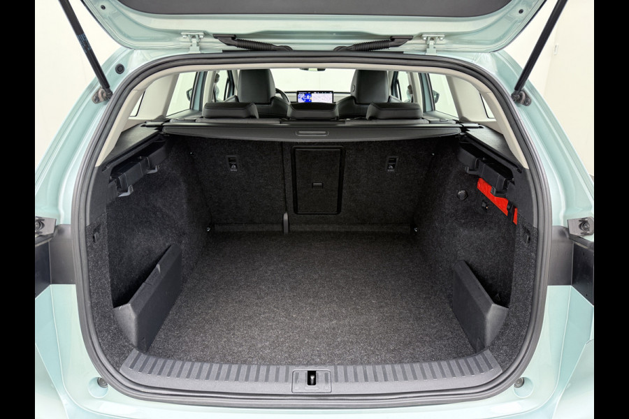 Škoda ENYAQ iV 60 Pano-Dak Camera Trekhaak Navi Ecc Apple Carplay Android Auto Cruise Control Pdc DAB Lmv 19" Keyless Led Connected services SOH 89%  Origineel Nederlandse Auto