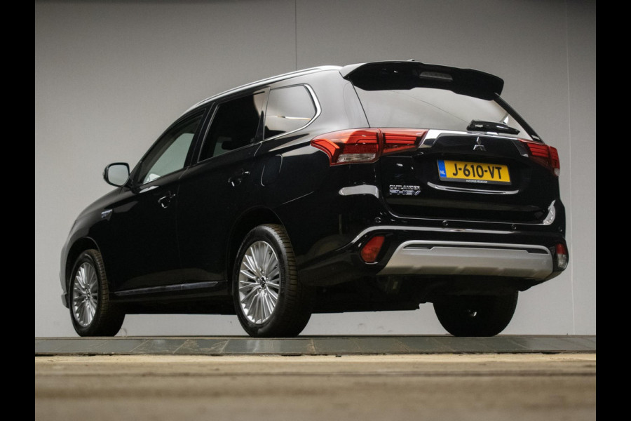 Mitsubishi Outlander 2.4 PHEV Intense Sport (APPLECARPLAY,CAMERA,PDC,STOELVERWARMING,CRUISE,SPORTSTOELEN,LM VELGEN,NETTE STAAT)