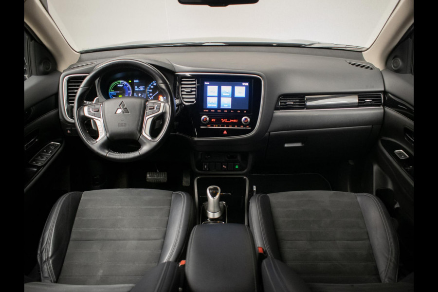 Mitsubishi Outlander 2.4 PHEV Intense Sport (APPLECARPLAY,CAMERA,PDC,STOELVERWARMING,CRUISE,SPORTSTOELEN,LM VELGEN,NETTE STAAT)