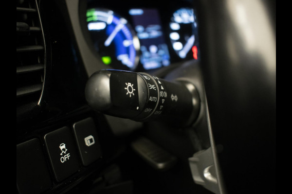 Mitsubishi Outlander 2.4 PHEV Intense Sport (APPLECARPLAY,CAMERA,PDC,STOELVERWARMING,CRUISE,SPORTSTOELEN,LM VELGEN,NETTE STAAT)