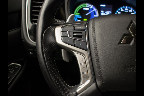 Mitsubishi Outlander 2.4 PHEV Intense Sport (APPLECARPLAY,CAMERA,PDC,STOELVERWARMING,CRUISE,SPORTSTOELEN,LM VELGEN,NETTE STAAT)