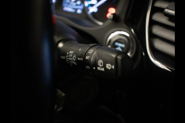 Mitsubishi Outlander 2.4 PHEV Intense Sport (APPLECARPLAY,CAMERA,PDC,STOELVERWARMING,CRUISE,SPORTSTOELEN,LM VELGEN,NETTE STAAT)