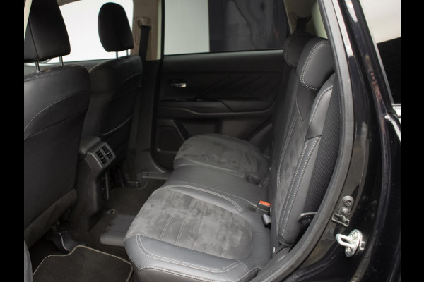 Mitsubishi Outlander 2.4 PHEV Intense Sport (APPLECARPLAY,CAMERA,PDC,STOELVERWARMING,CRUISE,SPORTSTOELEN,LM VELGEN,NETTE STAAT)