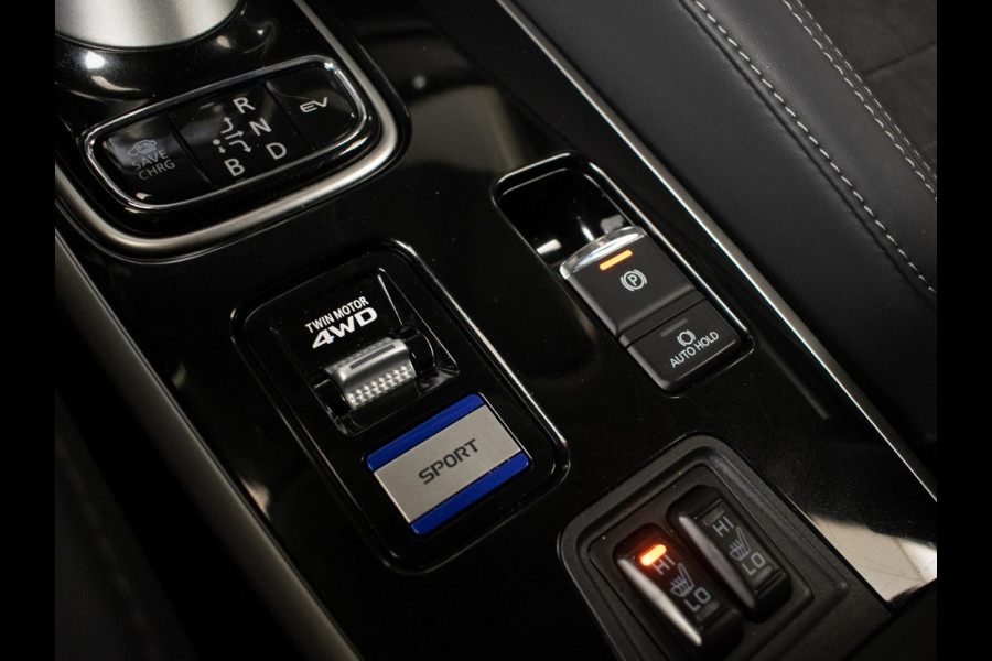 Mitsubishi Outlander 2.4 PHEV Intense Sport (APPLECARPLAY,CAMERA,PDC,STOELVERWARMING,CRUISE,SPORTSTOELEN,LM VELGEN,NETTE STAAT)