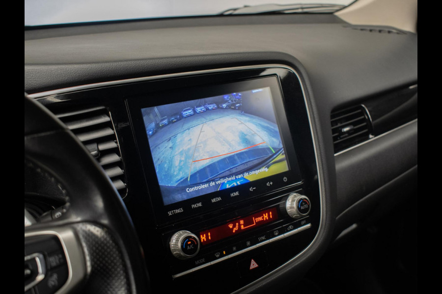 Mitsubishi Outlander 2.4 PHEV Intense Sport (APPLECARPLAY,CAMERA,PDC,STOELVERWARMING,CRUISE,SPORTSTOELEN,LM VELGEN,NETTE STAAT)