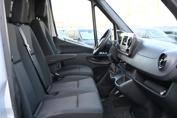 Mercedes-Benz Sprinter 317 CDI L2H2 RWD MBUX met camera, Led in laadruimte, Opstap