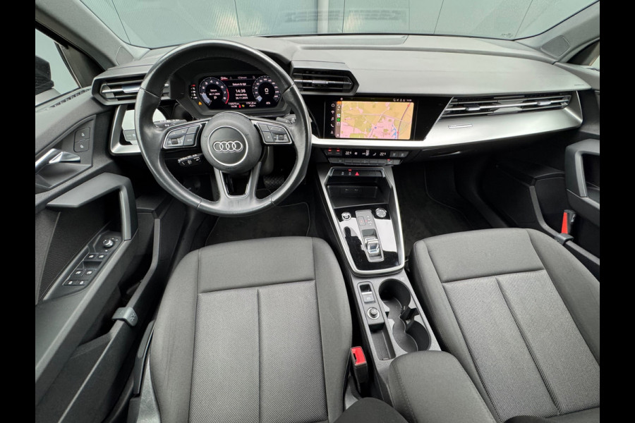 Audi A3 Limousine 30 TFSI Automaat * Carplay * Optiek Zwart * Parkeersensoren *