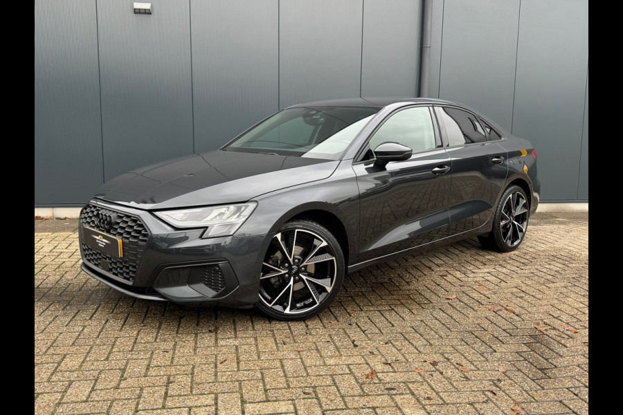 Audi A3 Limousine 30 TFSI Automaat * Carplay * Optiek Zwart * Parkeersensoren *