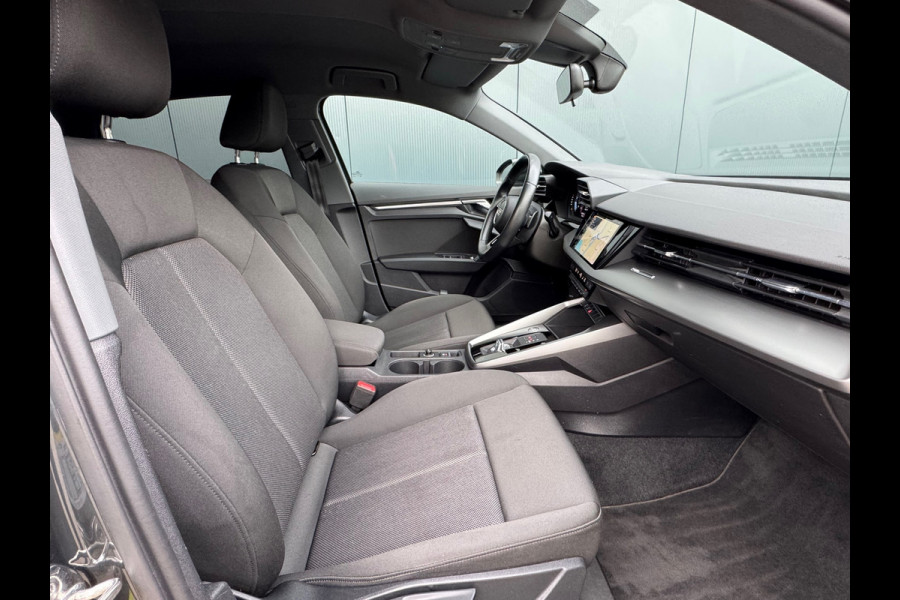 Audi A3 Limousine 30 TFSI Automaat * Carplay * Optiek Zwart * Parkeersensoren *