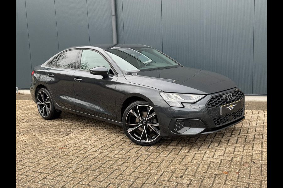 Audi A3 Limousine 30 TFSI Automaat * Carplay * Optiek Zwart * Parkeersensoren *