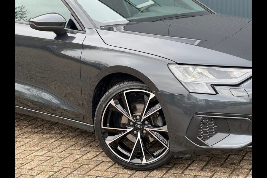 Audi A3 Limousine 30 TFSI Automaat * Carplay * Optiek Zwart * Parkeersensoren *