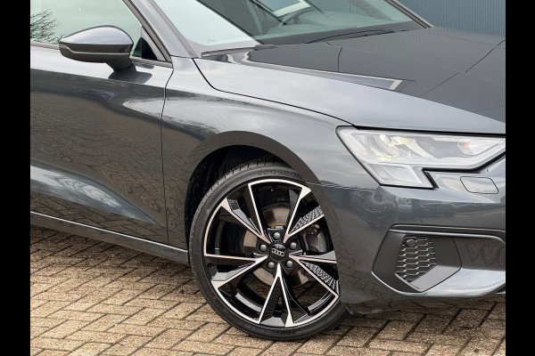 Audi A3 Limousine 30 TFSI Automaat * Carplay * Optiek Zwart * Parkeersensoren *