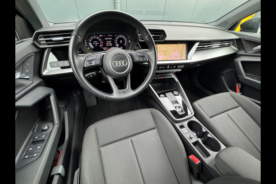 Audi A3 Limousine 30 TFSI Automaat * Carplay * Optiek Zwart * Parkeersensoren *