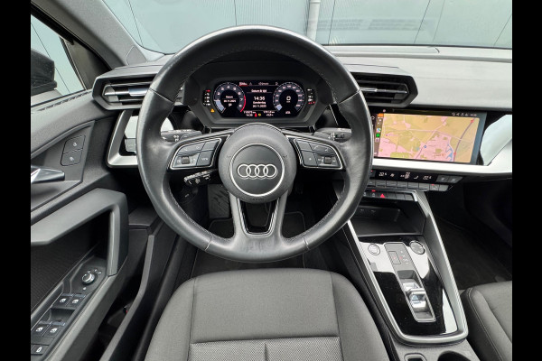 Audi A3 Limousine 30 TFSI Automaat * Carplay * Optiek Zwart * Parkeersensoren *