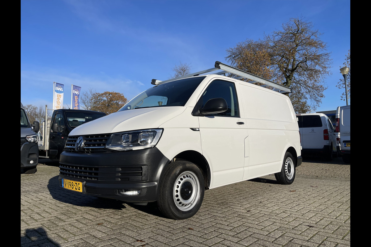 Volkswagen Transporter 2.0 TDI 102pk L1H1 Comfortline / vaste prijs rijklaar € 14.950 ex btw / bpm vrij / euro 6 diesel / Bott ingerichte laadruimte / airco / cruise / imperial / trekhaak !