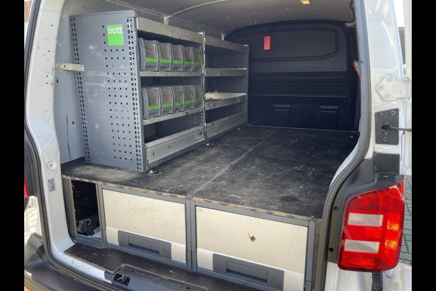 Volkswagen Transporter 2.0 TDI 102pk L1H1 Comfortline / vaste prijs rijklaar € 14.950 ex btw / bpm vrij / euro 6 diesel / Bott ingerichte laadruimte / airco / cruise / imperial / trekhaak !