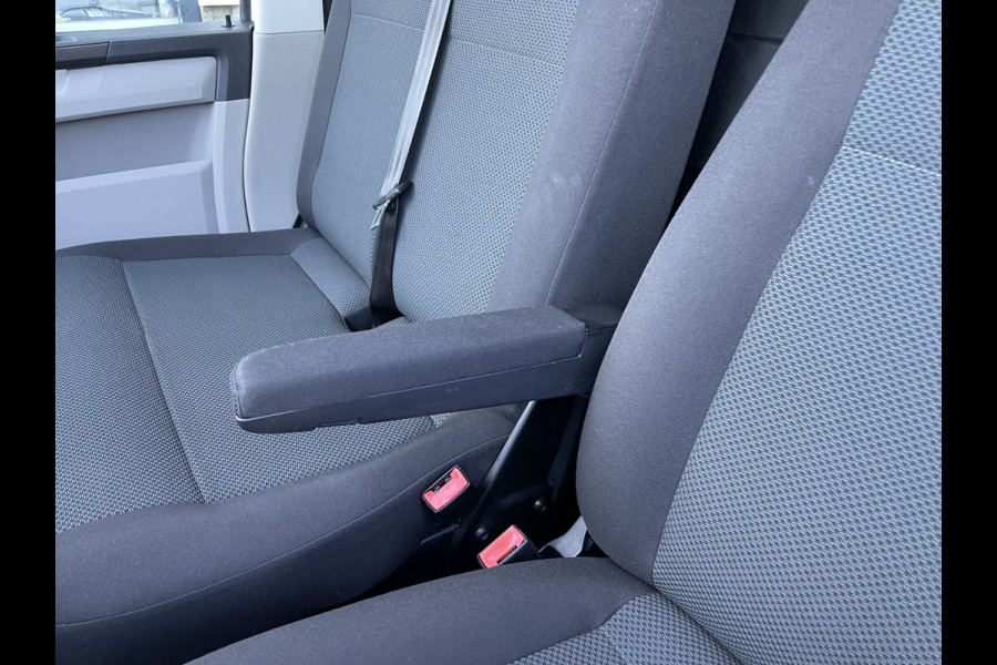 Volkswagen Transporter 2.0 TDI 102pk L1H1 Comfortline / vaste prijs rijklaar € 14.950 ex btw / bpm vrij / euro 6 diesel / Bott ingerichte laadruimte / airco / cruise / imperial / trekhaak !