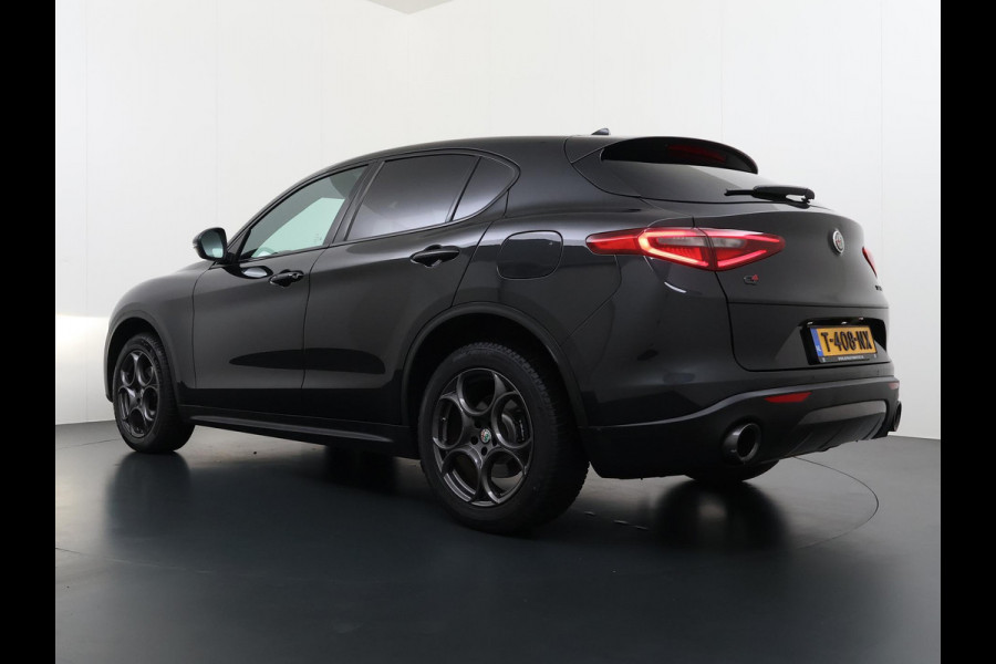 Alfa Romeo Stelvio 2.0 T AWD Super Q4 VAN: 33.900,- VOOR 30.877,- UW EINDEJAARSVOORDEEL: 3.023,- | BOMVOL| STOEL/ STUURVERW.| ELEK. ACHTERKLEP| CAMERA| MEM. STOEL| DODE HOEK| APPLE CARPLAY|