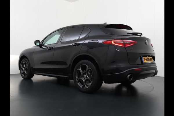 Alfa Romeo Stelvio 2.0 T AWD Super Q4 VAN: 33.900,- VOOR 30.877,- UW EINDEJAARSVOORDEEL: 3.023,- | BOMVOL| STOEL/ STUURVERW.| ELEK. ACHTERKLEP| CAMERA| MEM. STOEL| DODE HOEK| APPLE CARPLAY|