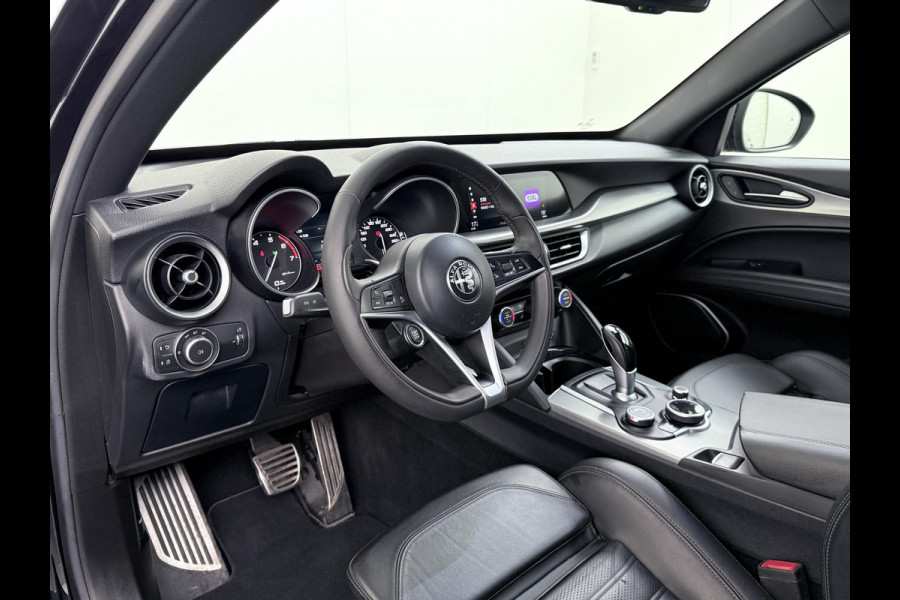 Alfa Romeo Stelvio 2.0 T AWD Super Q4 VAN: 33.900,- VOOR 30.877,- UW EINDEJAARSVOORDEEL: 3.023,- | BOMVOL| STOEL/ STUURVERW.| ELEK. ACHTERKLEP| CAMERA| MEM. STOEL| DODE HOEK| APPLE CARPLAY|