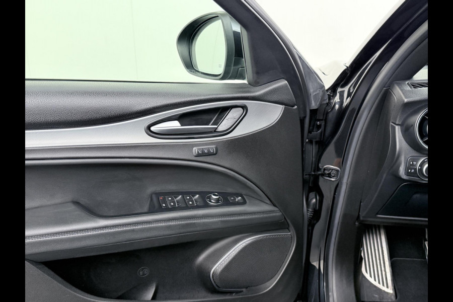 Alfa Romeo Stelvio 2.0 T AWD Super Q4 VAN: 33.900,- VOOR 30.877,- UW EINDEJAARSVOORDEEL: 3.023,- | BOMVOL| STOEL/ STUURVERW.| ELEK. ACHTERKLEP| CAMERA| MEM. STOEL| DODE HOEK| APPLE CARPLAY|