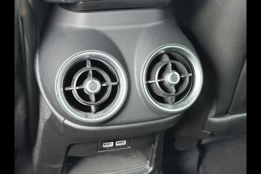 Alfa Romeo Stelvio 2.0 T AWD Super Q4 VAN: 33.900,- VOOR 30.877,- UW EINDEJAARSVOORDEEL: 3.023,- | BOMVOL| STOEL/ STUURVERW.| ELEK. ACHTERKLEP| CAMERA| MEM. STOEL| DODE HOEK| APPLE CARPLAY|