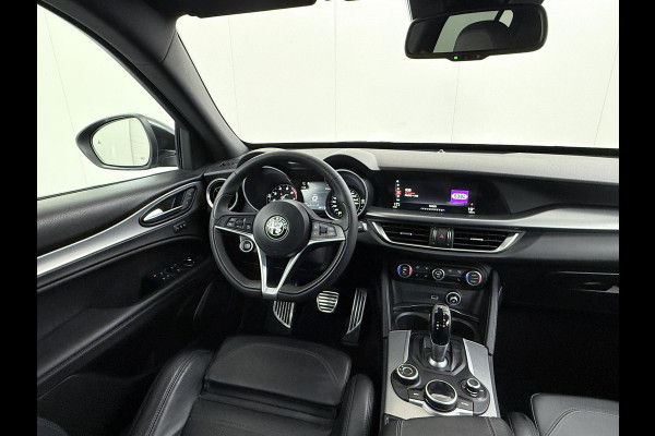 Alfa Romeo Stelvio 2.0 T AWD Super Q4 VAN: 33.900,- VOOR 30.877,- UW EINDEJAARSVOORDEEL: 3.023,- | BOMVOL| STOEL/ STUURVERW.| ELEK. ACHTERKLEP| CAMERA| MEM. STOEL| DODE HOEK| APPLE CARPLAY|