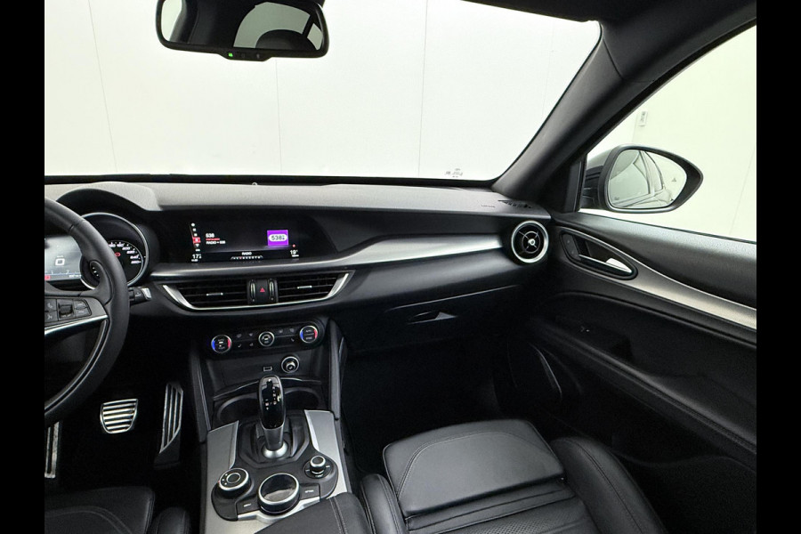 Alfa Romeo Stelvio 2.0 T AWD Super Q4 VAN: 33.900,- VOOR 30.877,- UW EINDEJAARSVOORDEEL: 3.023,- | BOMVOL| STOEL/ STUURVERW.| ELEK. ACHTERKLEP| CAMERA| MEM. STOEL| DODE HOEK| APPLE CARPLAY|