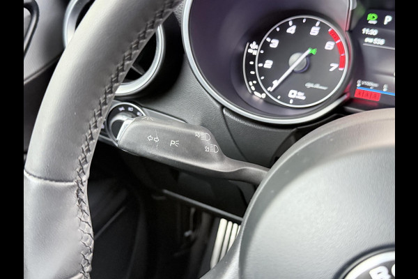 Alfa Romeo Stelvio 2.0 T AWD Super Q4 VAN: 33.900,- VOOR 30.877,- UW EINDEJAARSVOORDEEL: 3.023,- | BOMVOL| STOEL/ STUURVERW.| ELEK. ACHTERKLEP| CAMERA| MEM. STOEL| DODE HOEK| APPLE CARPLAY|