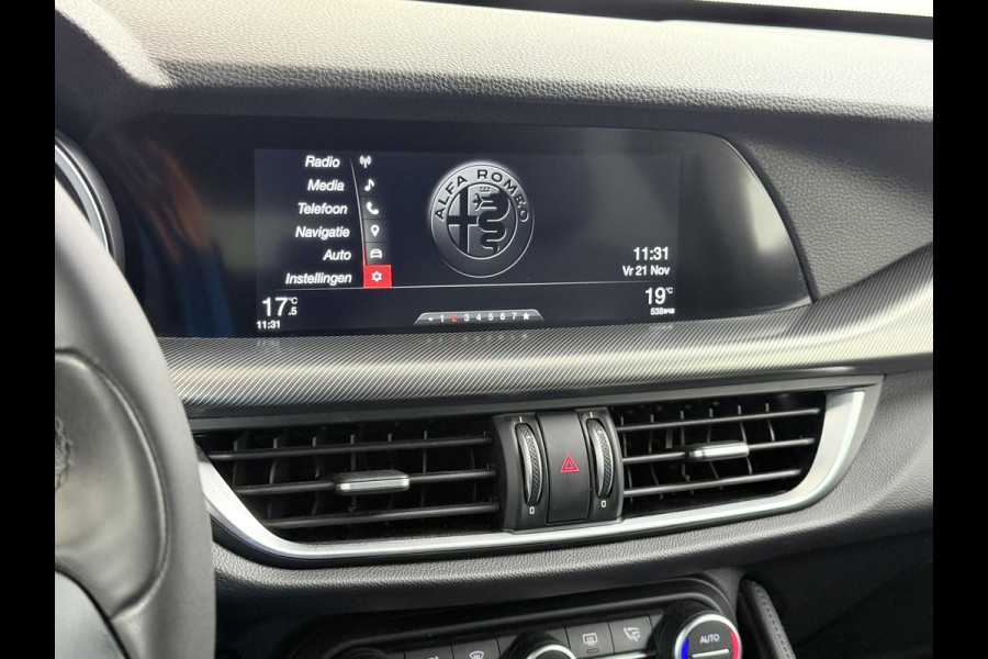 Alfa Romeo Stelvio 2.0 T AWD Super Q4 VAN: 33.900,- VOOR 30.877,- UW EINDEJAARSVOORDEEL: 3.023,- | BOMVOL| STOEL/ STUURVERW.| ELEK. ACHTERKLEP| CAMERA| MEM. STOEL| DODE HOEK| APPLE CARPLAY|