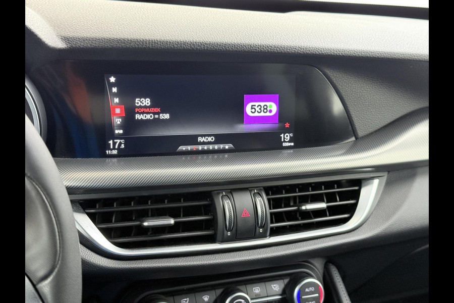 Alfa Romeo Stelvio 2.0 T AWD Super Q4 VAN: 33.900,- VOOR 30.877,- UW EINDEJAARSVOORDEEL: 3.023,- | BOMVOL| STOEL/ STUURVERW.| ELEK. ACHTERKLEP| CAMERA| MEM. STOEL| DODE HOEK| APPLE CARPLAY|