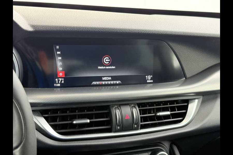 Alfa Romeo Stelvio 2.0 T AWD Super Q4 VAN: 33.900,- VOOR 30.877,- UW EINDEJAARSVOORDEEL: 3.023,- | BOMVOL| STOEL/ STUURVERW.| ELEK. ACHTERKLEP| CAMERA| MEM. STOEL| DODE HOEK| APPLE CARPLAY|