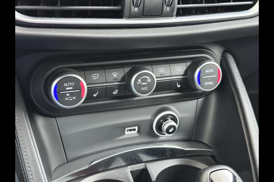 Alfa Romeo Stelvio 2.0 T AWD Super Q4 VAN: 33.900,- VOOR 30.877,- UW EINDEJAARSVOORDEEL: 3.023,- | BOMVOL| STOEL/ STUURVERW.| ELEK. ACHTERKLEP| CAMERA| MEM. STOEL| DODE HOEK| APPLE CARPLAY|