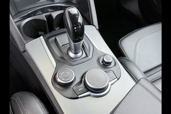 Alfa Romeo Stelvio 2.0 T AWD Super Q4 VAN: 33.900,- VOOR 30.877,- UW EINDEJAARSVOORDEEL: 3.023,- | BOMVOL| STOEL/ STUURVERW.| ELEK. ACHTERKLEP| CAMERA| MEM. STOEL| DODE HOEK| APPLE CARPLAY|