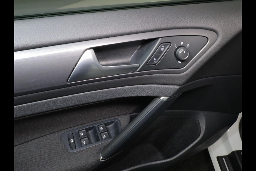 Volkswagen e-Golf E-DITION 136pk | Navi| Parksensors| LM-velgen| LED| SOH91%