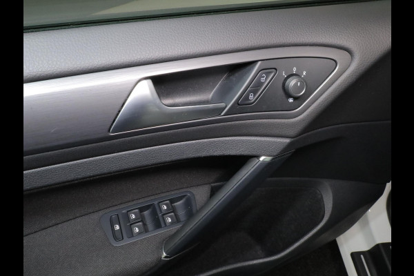 Volkswagen e-Golf E-DITION 136pk | Navi| Parksensors| LM-velgen| LED| SOH91%