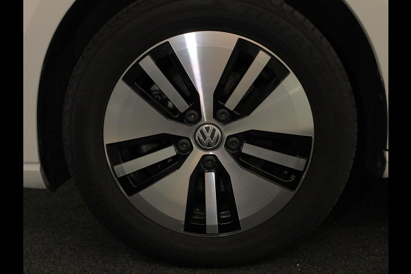 Volkswagen e-Golf E-DITION 136pk | Navi| Parksensors| LM-velgen| LED| SOH91%