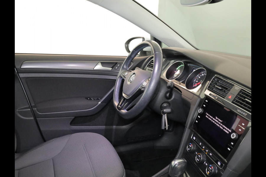 Volkswagen e-Golf E-DITION 136pk | Navi| Parksensors| LM-velgen| LED| SOH91%