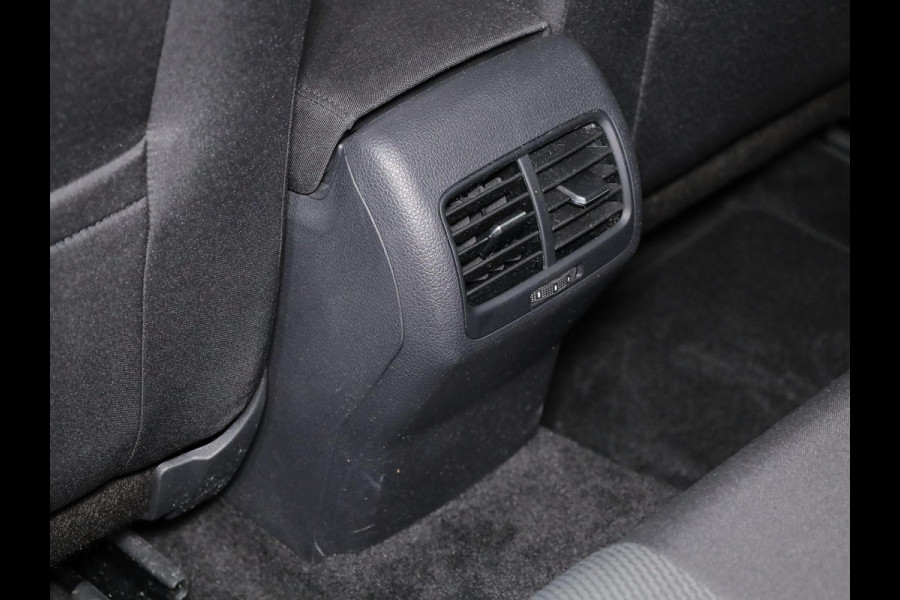 Volkswagen e-Golf E-DITION 136pk | Navi| Parksensors| LM-velgen| LED| SOH91%