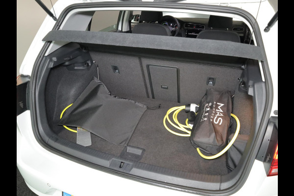 Volkswagen e-Golf E-DITION 136pk | Navi| Parksensors| LM-velgen| LED| SOH91%