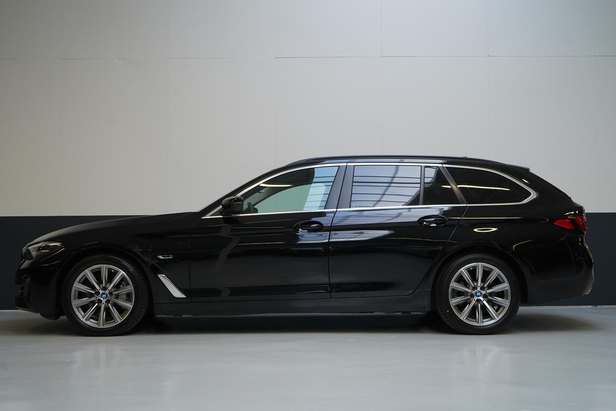 BMW 5 Serie Touring 530e Business Edition Plus | Trekhaak | Stuurverwachting | Adaptive cruise | Navigatie