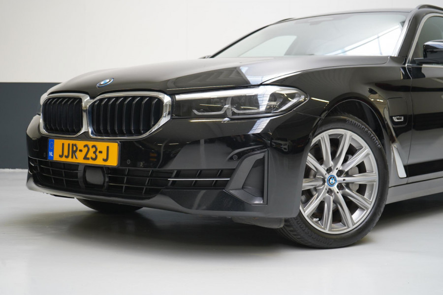 BMW 5 Serie Touring 530e Business Edition Plus | Trekhaak | Stuurverwachting | Adaptive cruise | Navigatie