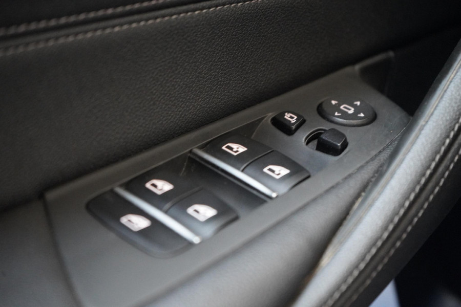 BMW 5 Serie Touring 530e Business Edition Plus | Trekhaak | Stuurverwachting | Adaptive cruise | Navigatie