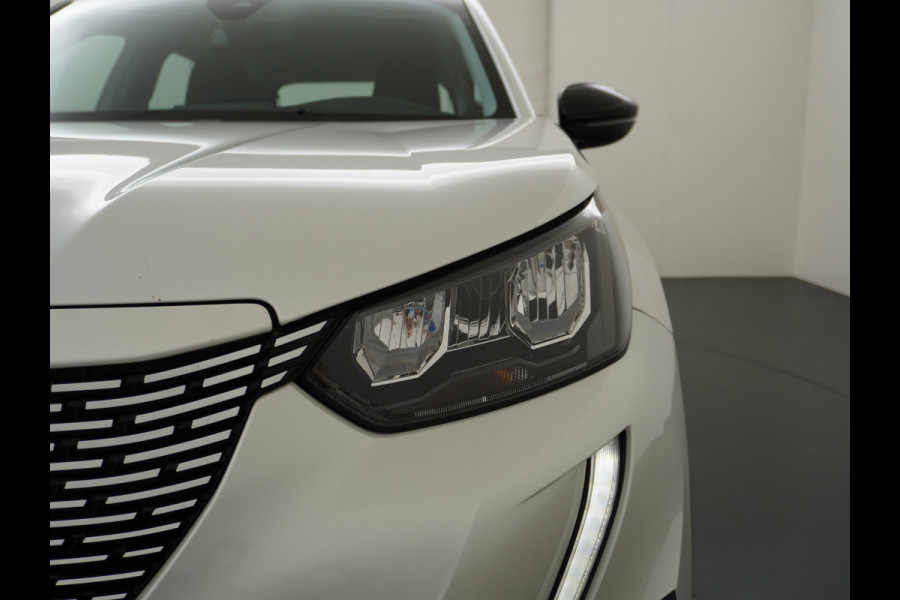 Peugeot e-2008 EV Active Pack 50kWh Navi Ecc Apple Carplay Android Auto Cruise Control Keyless DAB+ Bluetooth Led Connected services Verkeersbord detectie 1e Eigenaar Origineel Nederlandse Auto