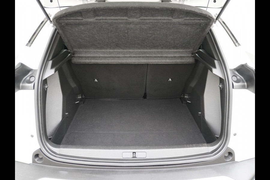 Peugeot e-2008 EV Active Pack 50kWh Navi Ecc Apple Carplay Android Auto Cruise Control Keyless DAB+ Bluetooth Led Connected services Verkeersbord detectie 1e Eigenaar Origineel Nederlandse Auto