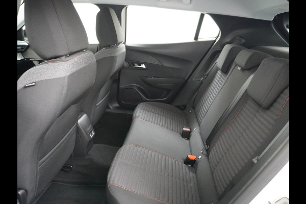 Peugeot e-2008 EV Active Pack 50kWh Navi Ecc Apple Carplay Android Auto Cruise Control Keyless DAB+ Bluetooth Led Connected services Verkeersbord detectie 1e Eigenaar Origineel Nederlandse Auto