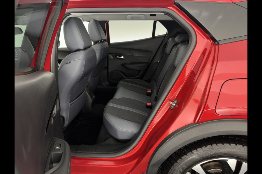 Peugeot e-2008 EV Allure 50 kWh [ 3-Fase ] {SOH-84%} (INCL.BTW) *PANO | LEATHER-FABRIC | FULL-LED | SPORT-SEATS | DIGI-COCKPIT | CAMERA | KEYLESS | PRIVACY-GLASS | NAVI-FULLMAP | ECC | PDC | CRUISE | 17''ALU*