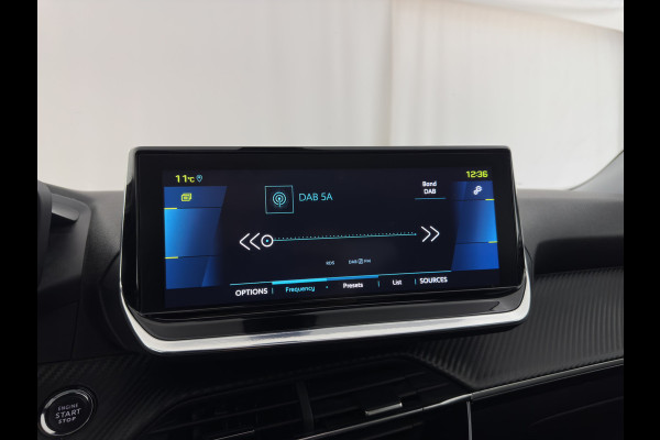 Peugeot e-2008 EV Allure 50 kWh [ 3-Fase ] {SOH-84%} (INCL.BTW) *PANO | LEATHER-FABRIC | FULL-LED | SPORT-SEATS | DIGI-COCKPIT | CAMERA | KEYLESS | PRIVACY-GLASS | NAVI-FULLMAP | ECC | PDC | CRUISE | 17''ALU*