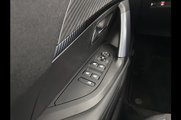 Peugeot e-2008 EV Allure 50 kWh [ 3-Fase ] {SOH-84%} (INCL.BTW) *PANO | LEATHER-FABRIC | FULL-LED | SPORT-SEATS | DIGI-COCKPIT | CAMERA | KEYLESS | PRIVACY-GLASS | NAVI-FULLMAP | ECC | PDC | CRUISE | 17''ALU*