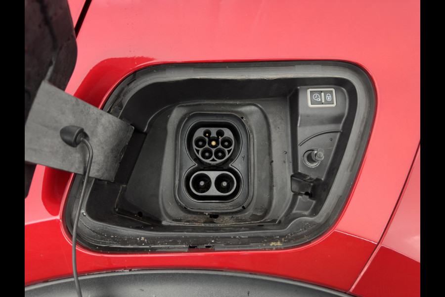 Peugeot e-2008 EV Allure 50 kWh [ 3-Fase ] {SOH-84%} (INCL.BTW) *PANO | LEATHER-FABRIC | FULL-LED | SPORT-SEATS | DIGI-COCKPIT | CAMERA | KEYLESS | PRIVACY-GLASS | NAVI-FULLMAP | ECC | PDC | CRUISE | 17''ALU*